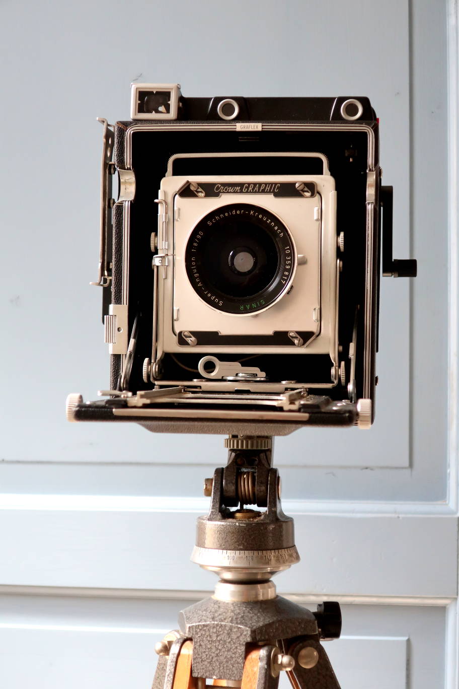 http://www.oddcameras.com/jpgodd/graflex_pacemaker_crown_graphic_instax_wide_IMG_2817.JPG